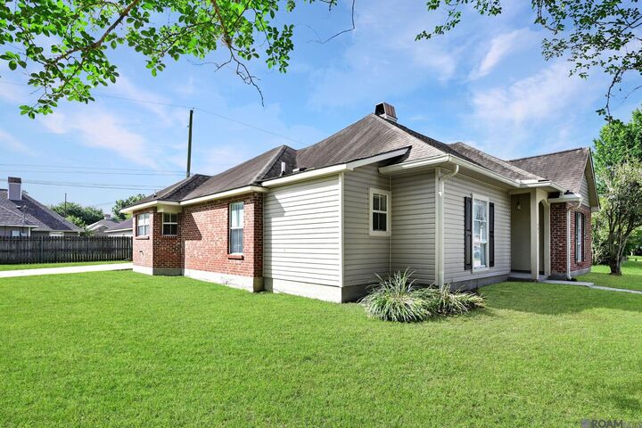 Property Photo:  201 Briarhaven Dr  LA 70810 