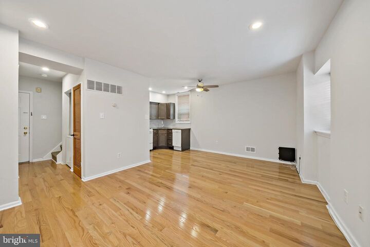 Property Photo:  2401 S 11th Street 2nd Fl Front  PA 19148 