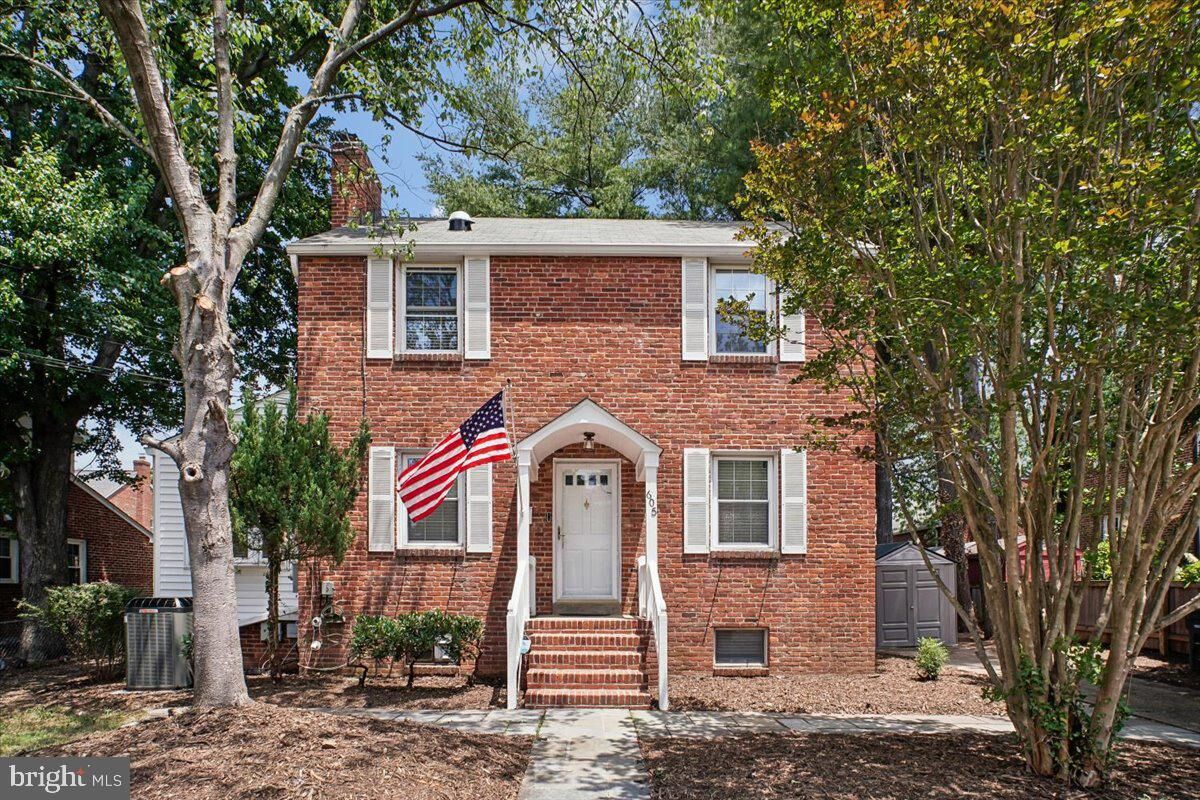 Property Photo: 605 N Frederick Street VA 22203