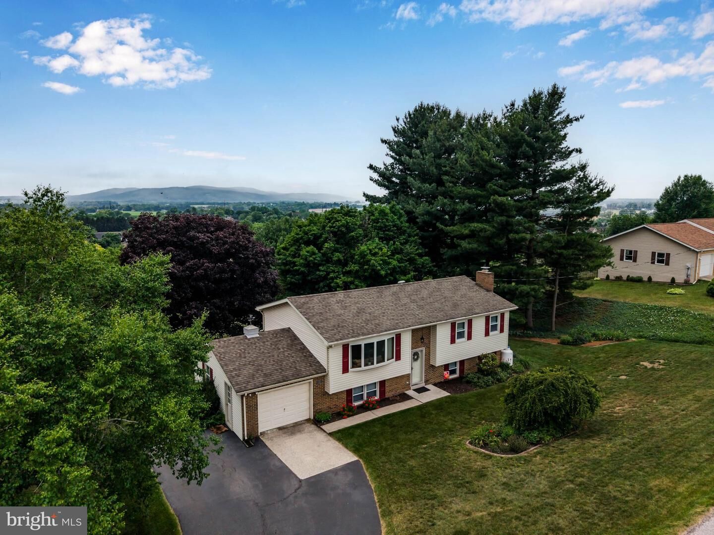 Property Photo:  1774 S York Street  PA 17055 