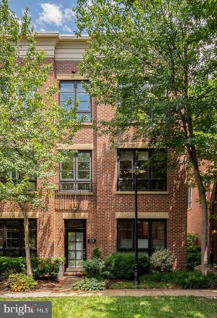 Property Photo:  729 N Fayette Street  VA 22314 