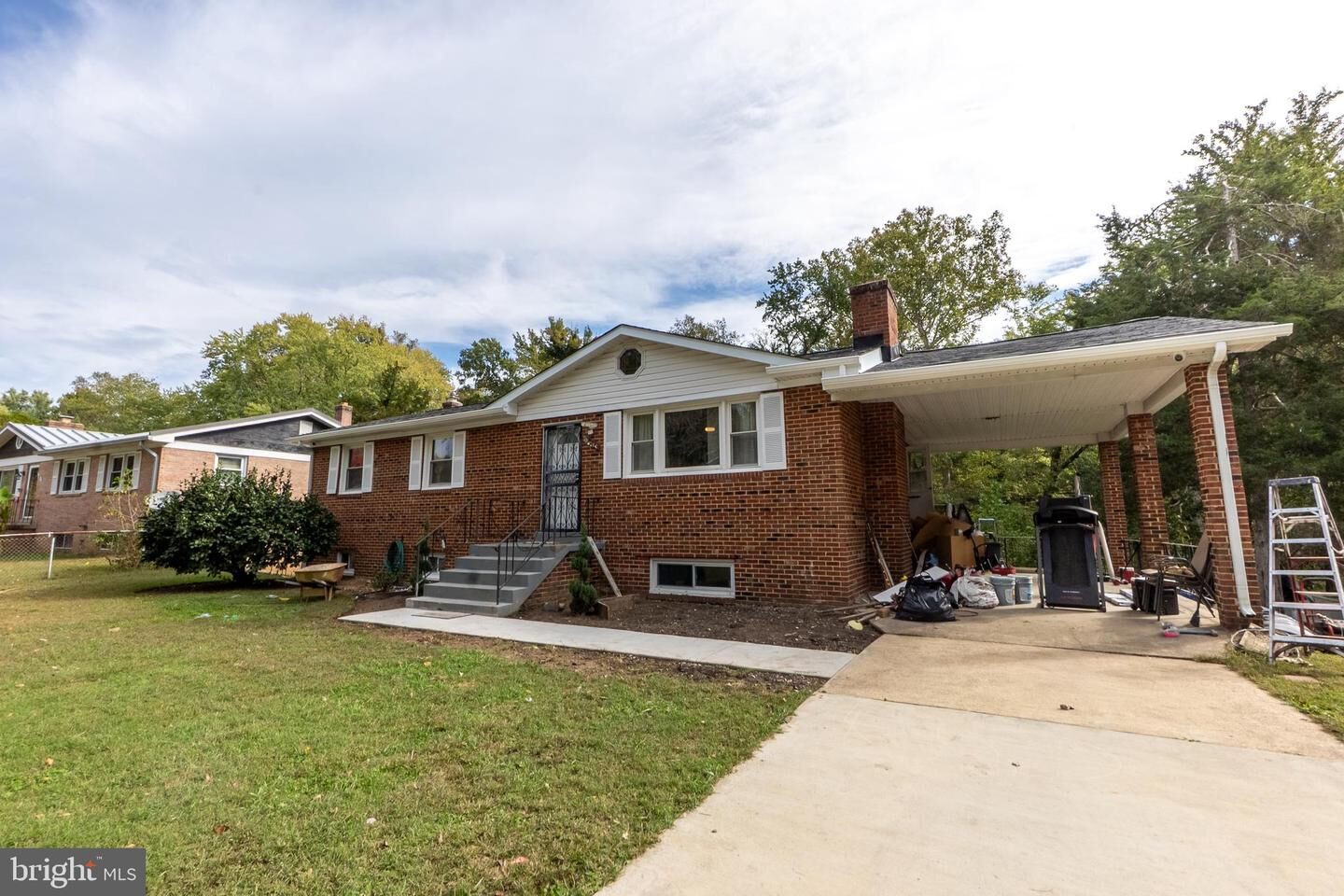 Property Photo:  6911 Groveton Drive  MD 20735 