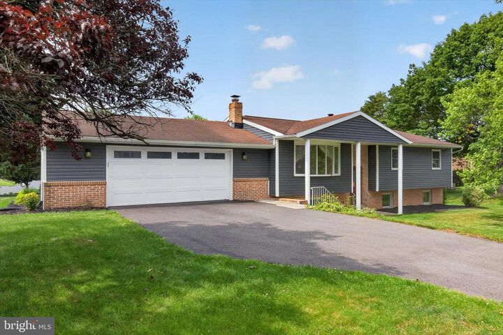 Property Photo:  807 Lancelot Avenue  PA 17055 