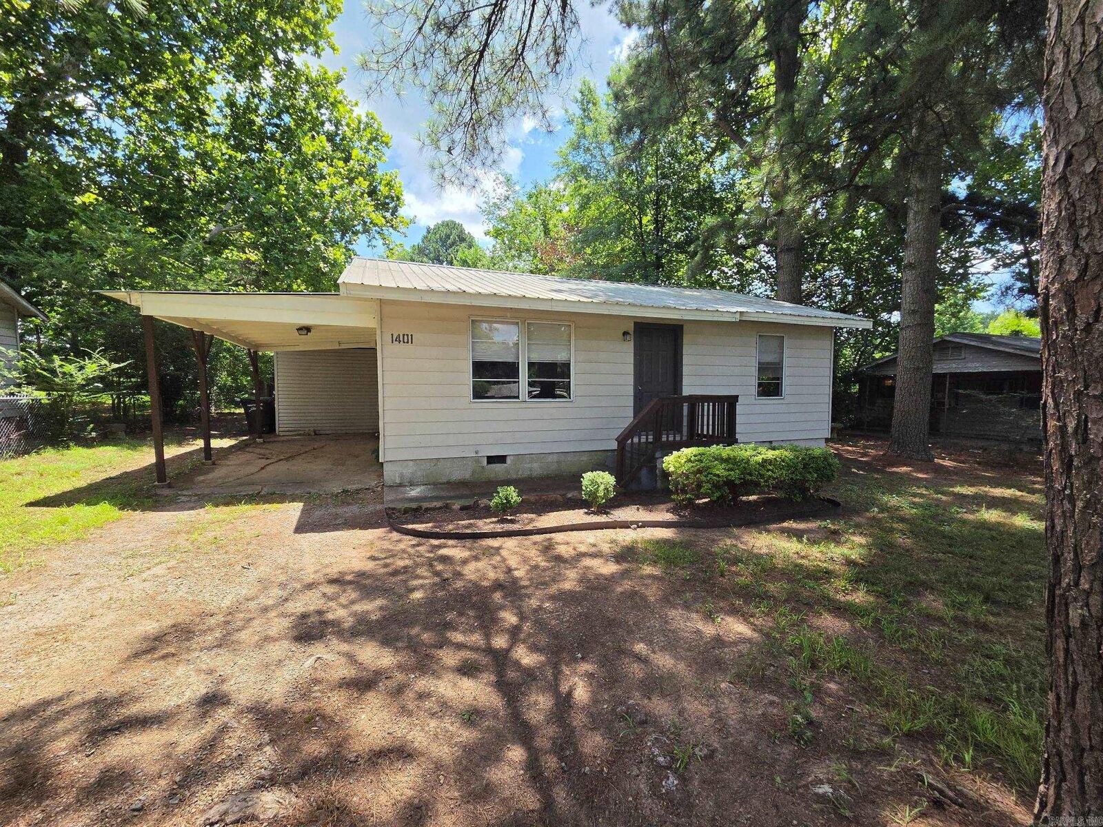 Property Photo: 1401 S Bailey Street AR 72076