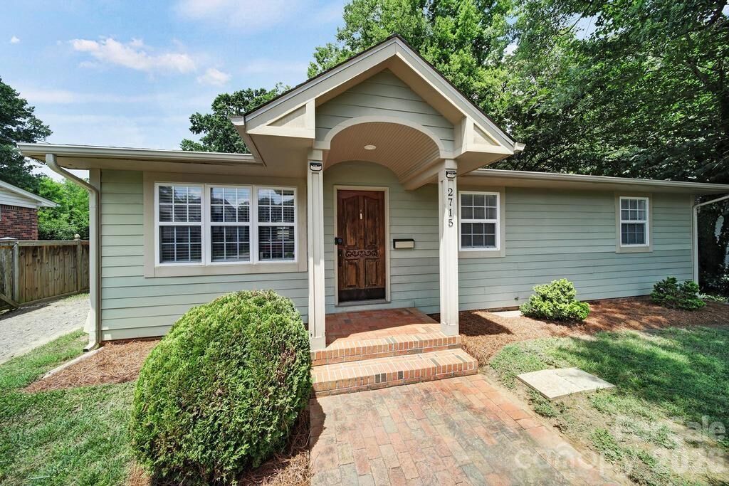 Property Photo:  2715 Springway Drive  NC 28205 
