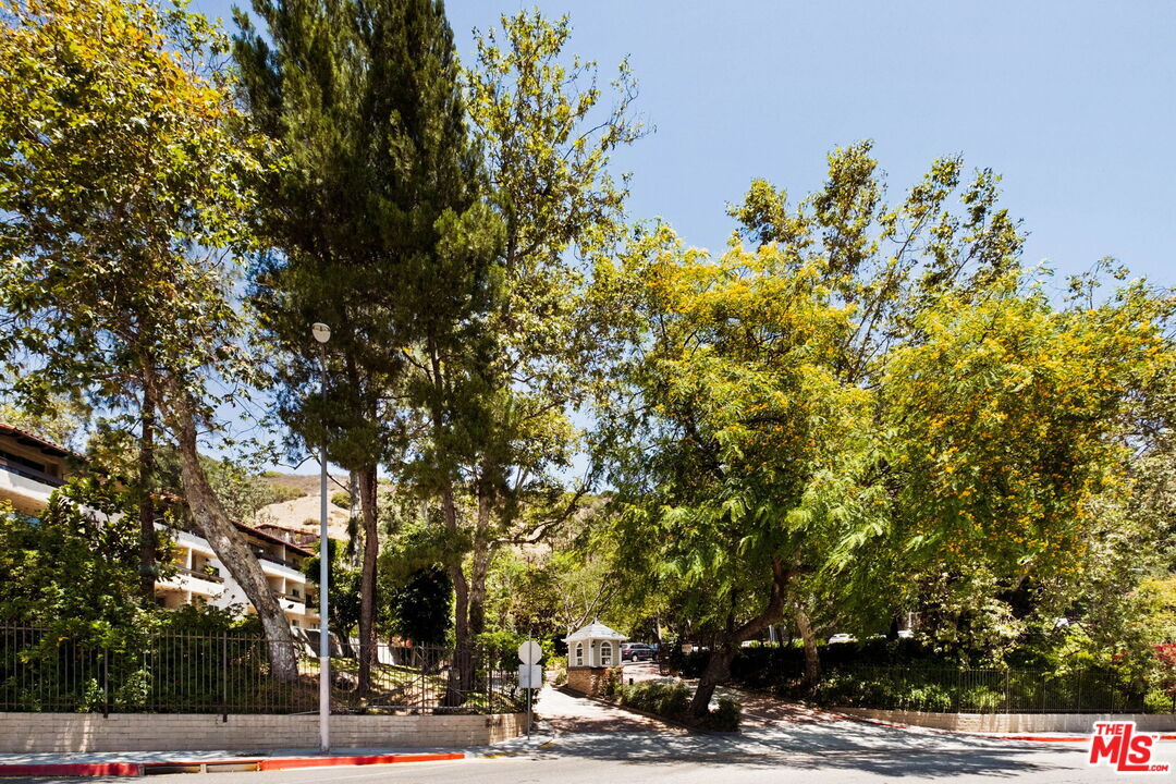 Property Photo:  2700 Cahuenga Blvd  CA 90068 