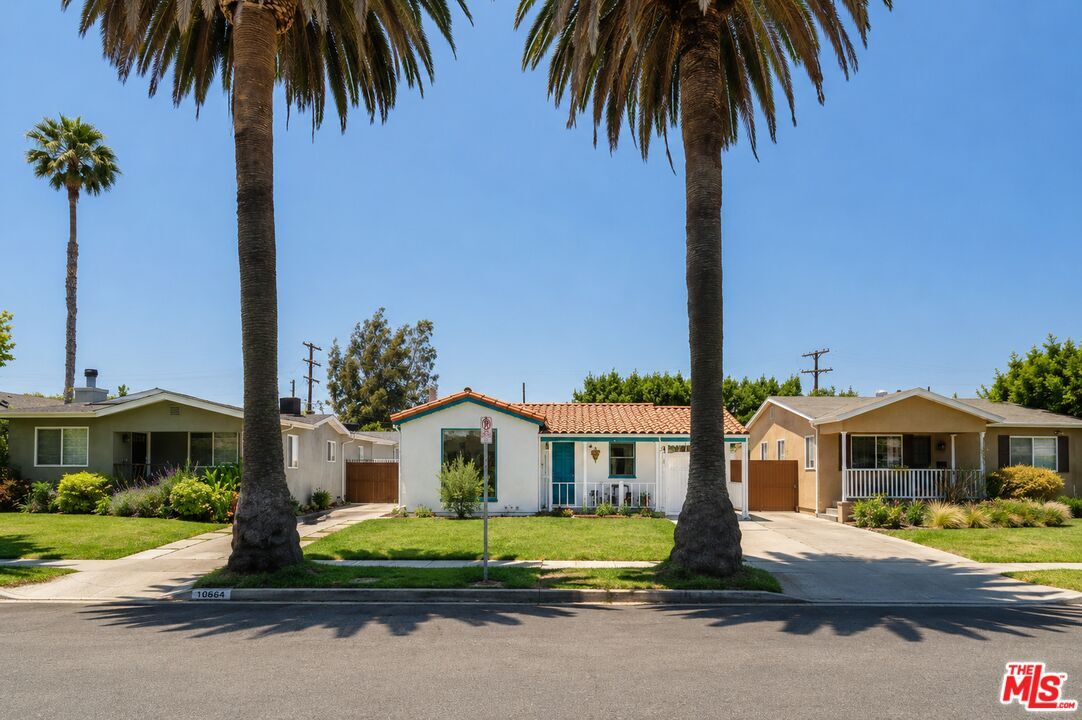 Property Photo:  1633 Ellsmere Ave  CA 90019 