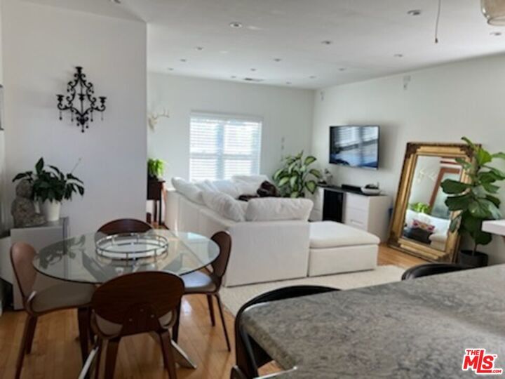 Property Photo:  1033 1/2 N Martel Ave  CA 90046 