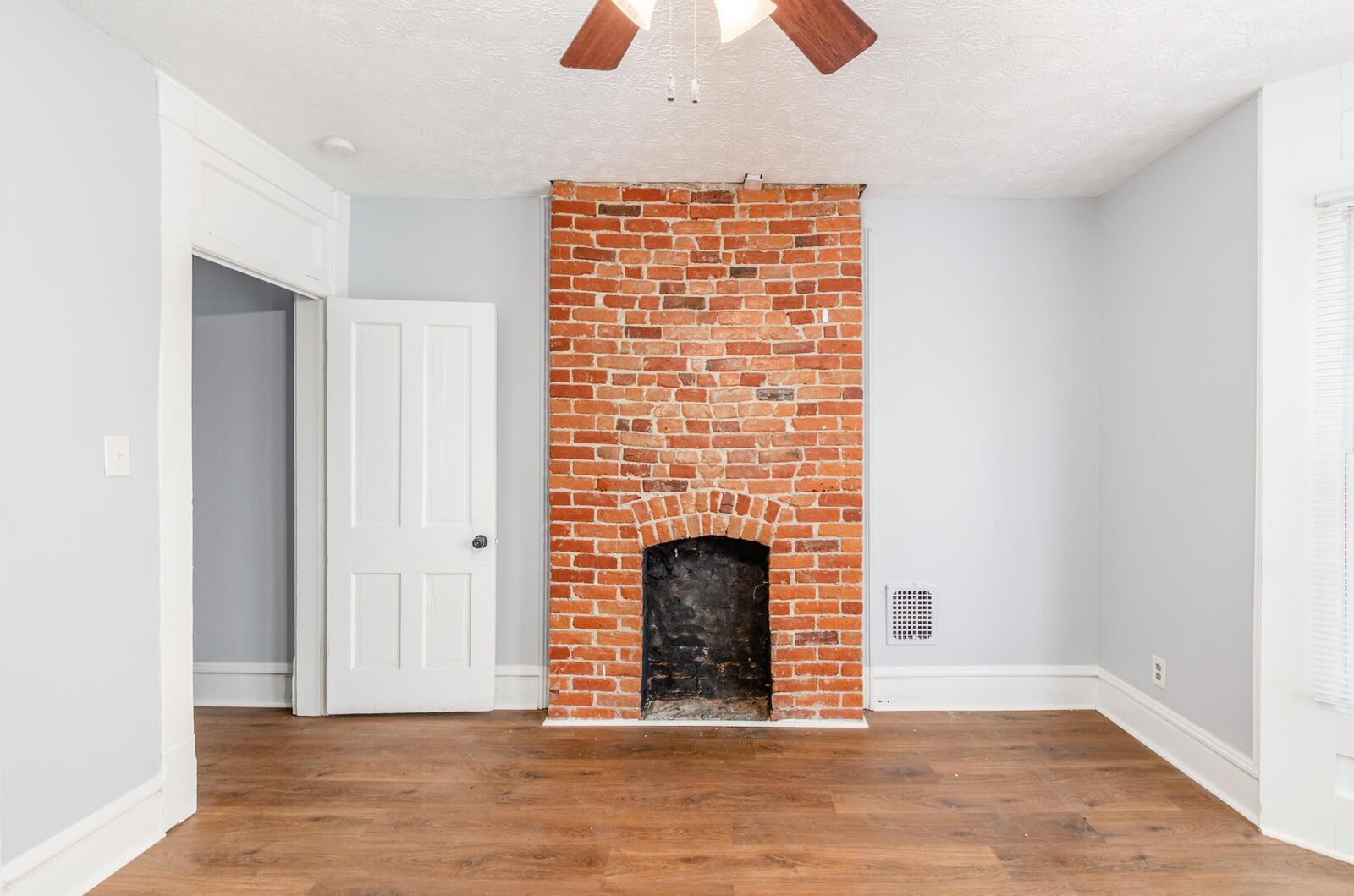 Property Photo: 370 N Garfield Avenue OH 43203