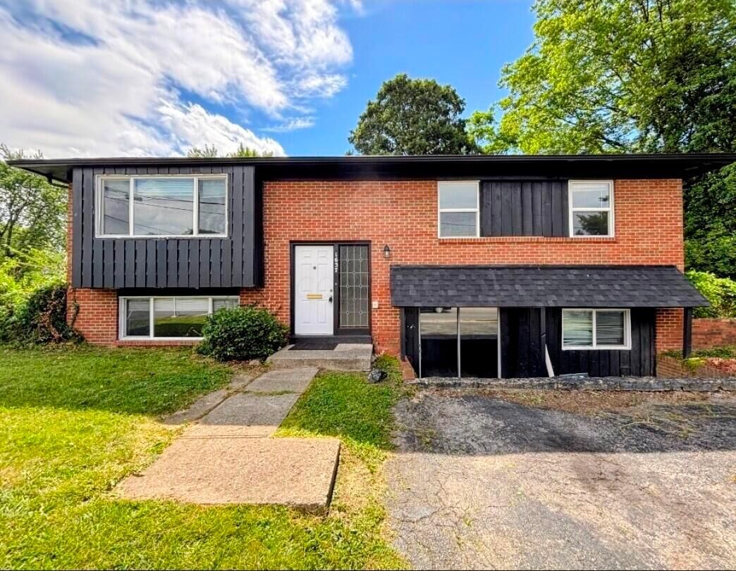 Property Photo: 1637 S James Road OH 43227