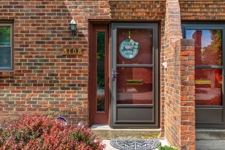 Property Photo:  3108 Arlingtowne Lane  OH 43221 