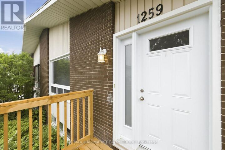 Property Photo:  1259 Marenger Street  ON K1C 1S1 