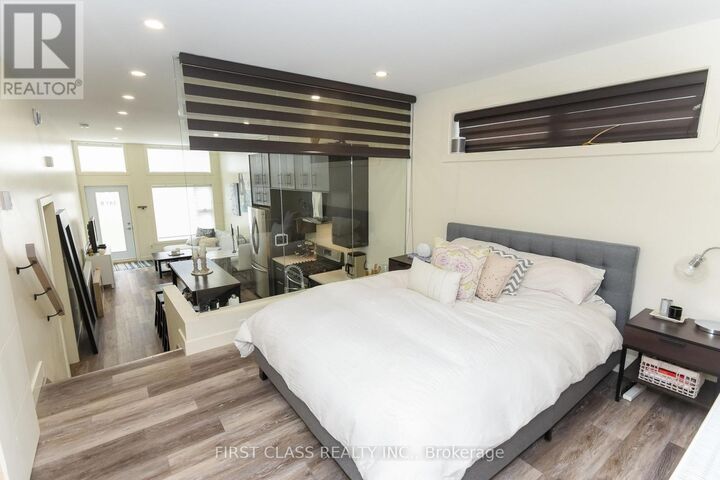 Property Photo: 341 Cambridge Street North ON K1R 7B3