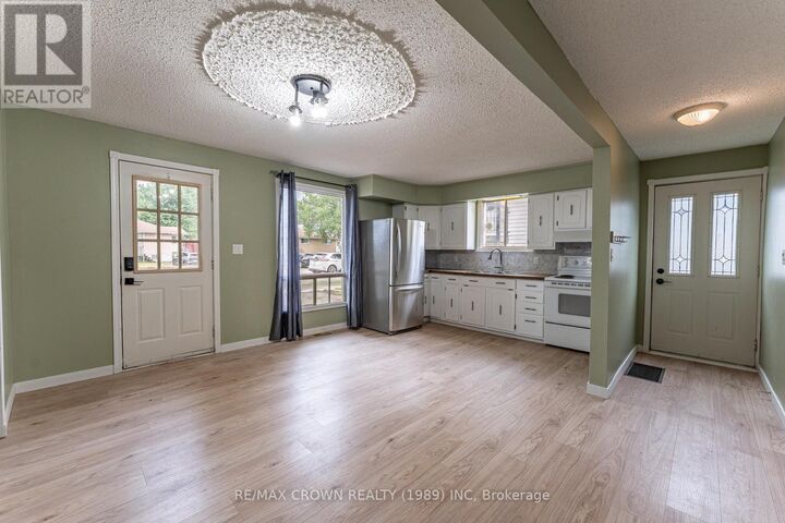 Property Photo:  400 Nipissing Street  ON P2B 3E3 