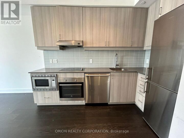 Property Photo: 7 Kenaston Gardens 707 ON M2K 0E9