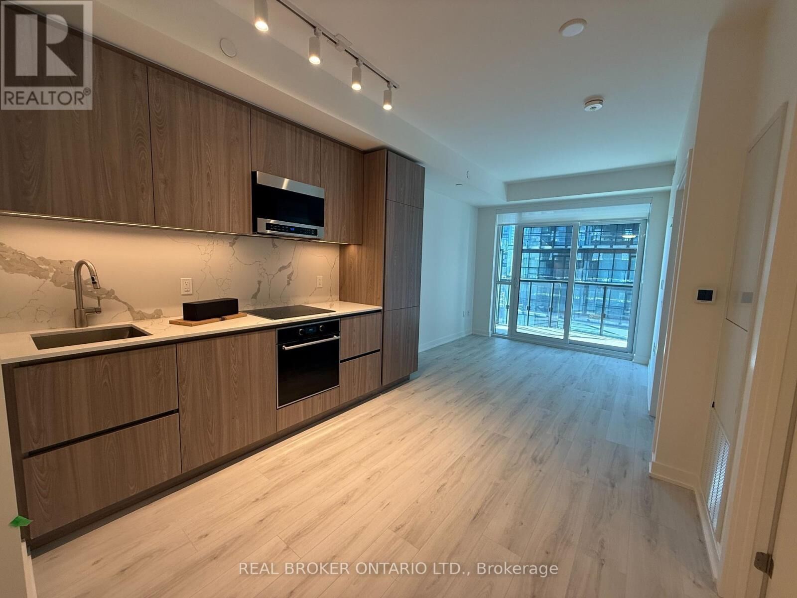 Property Photo:  120 Broadway Avenue 2007N  ON M4P 0E9 