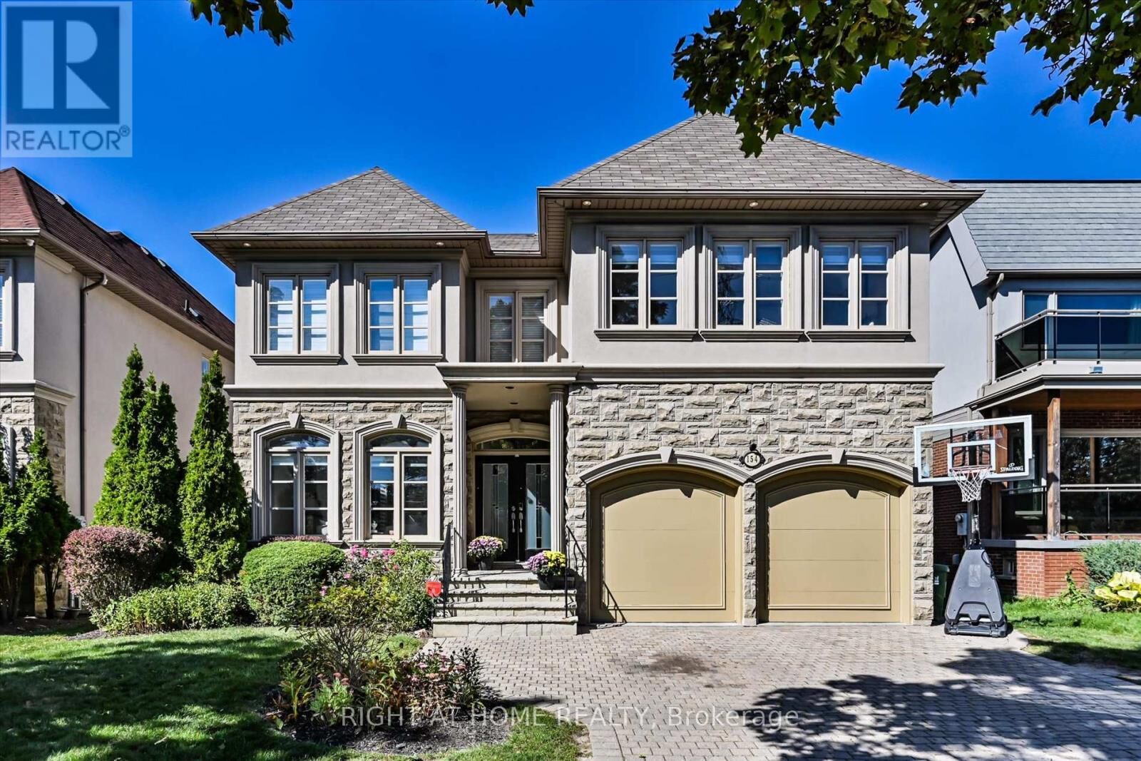 Property Photo: 154 Charlton Boulevard ON M2R 2J1