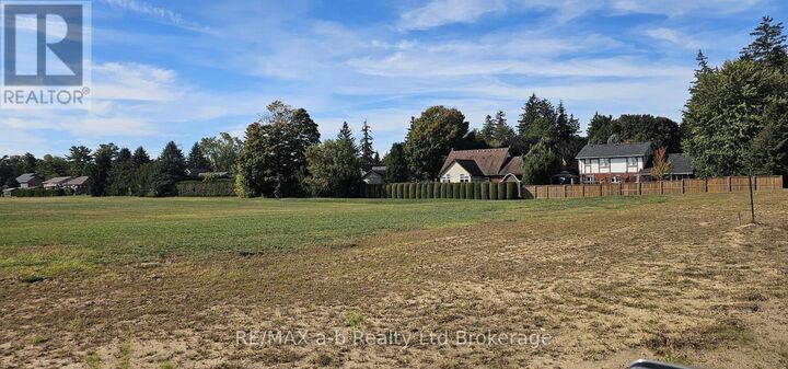 25 Meadowlands Drive — photo 1