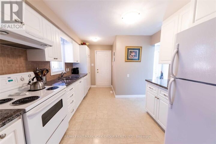 Property Photo: 22 Cashel Court ON L4G 6R8