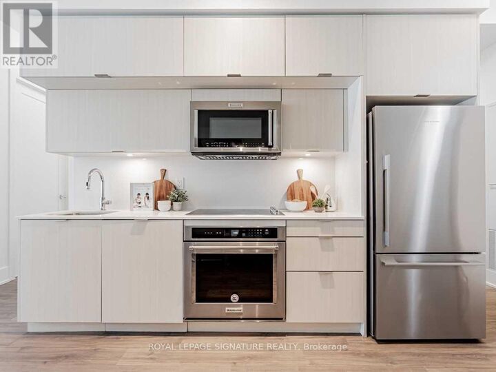 Property Photo:  80 Vanauley Street 415  ON M5T 2H9 