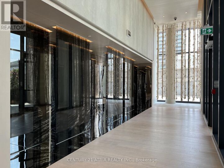 Property Photo:  138 Downes Street 2903  ON M5E 0E4 