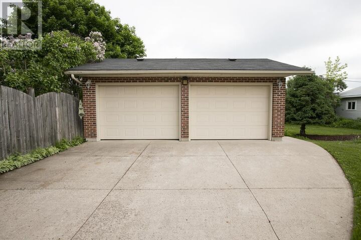 Property Photo: 16 Arizona Ave ON P6A 4L8