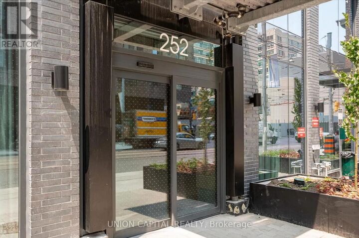 Property Photo: 252 Church Street 1110 ON M5B 1Z2