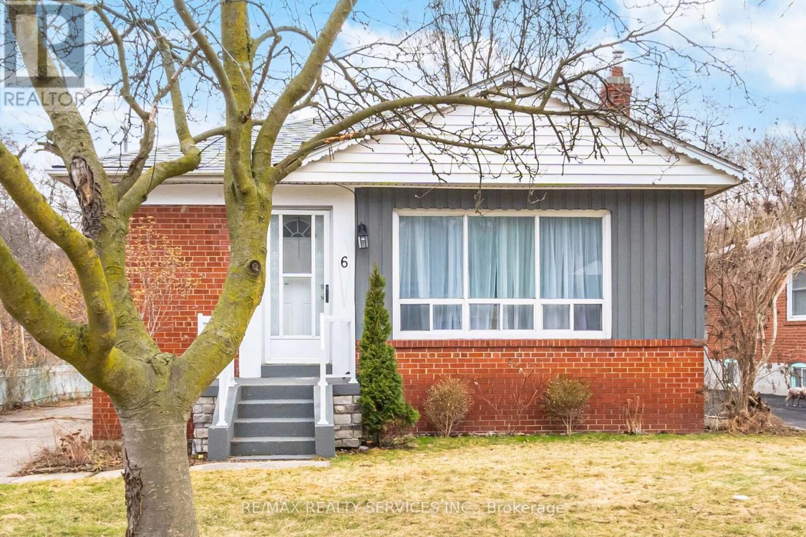Property Photo:  6 Bonnyview Drive  ON M8Y 3G6 