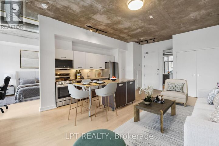 Property Photo:  60 Bathurst Street 507  ON M5V 2P4 