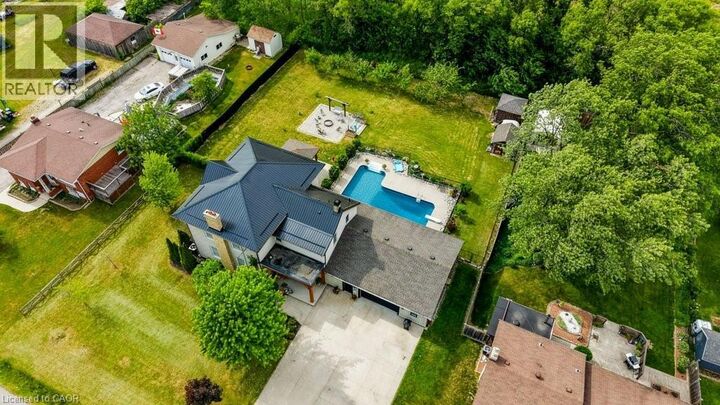Property Photo:  35 Schweitzer Street  ON N2K 1B5 