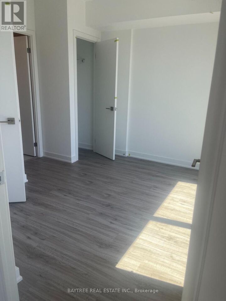 Property Photo:  252 Church Street 5015  ON M5B 1Z5 