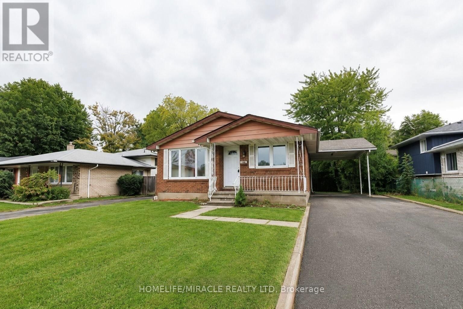 Property Photo: 10 Trelawn Parkway Bsmt ON L3C 1W3