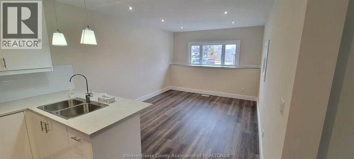 Property Photo:  22 Robin Crescent  ON N8N 2S2 