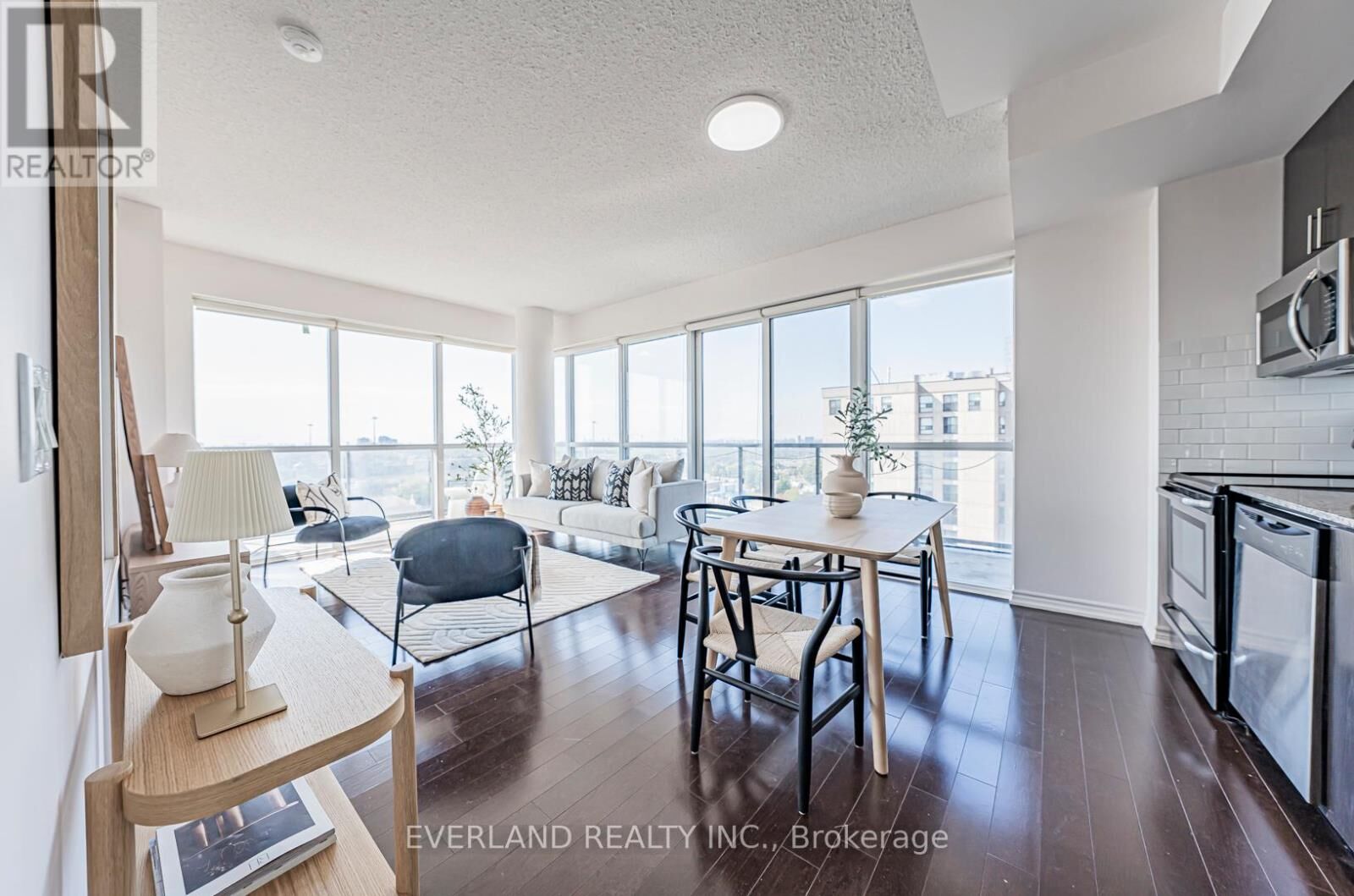 Property Photo:  15 James Finlay Way 834  ON M3M 0B3 