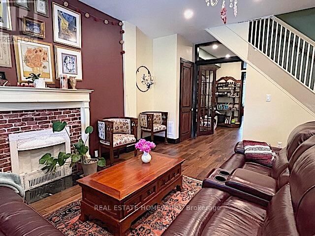 Property Photo:  29 Appleton Avenue  ON M6E 3A4 
