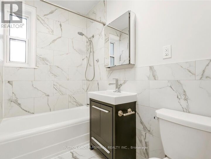 Property Photo:  448 Spadina Road 407  ON M5P 2W4 