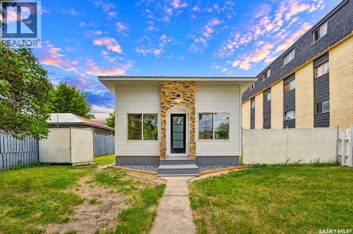 Property Photo:  117 U Avenue S  SK S7M 3B9 