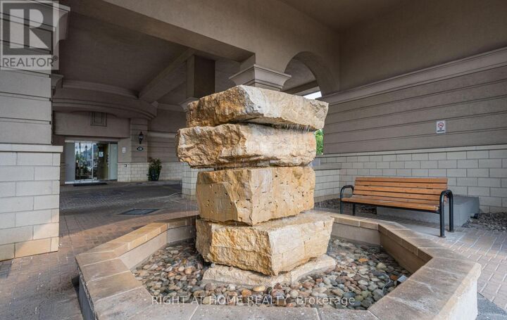 Property Photo: 1 Maison Parc Court 111 ON L4J 9K1