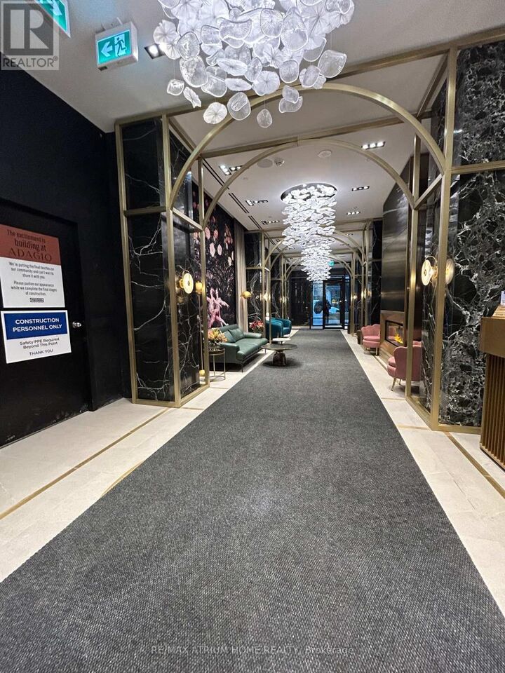 Property Photo: 771 Yonge Street 505 ON M4W 0B8