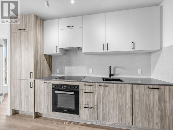 Property Photo:  5 Quarrington Lane 3302  ON M3C 0S5 