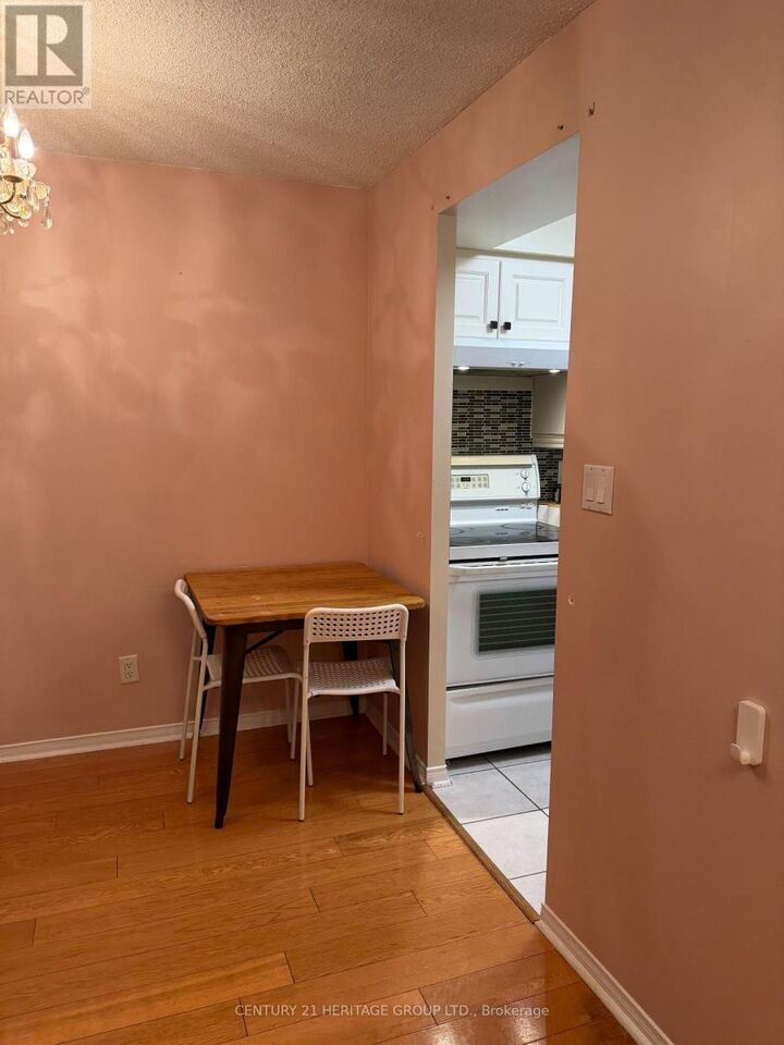 Property Photo:  233 Beecroft Road 621  ON M2N 6Z9 