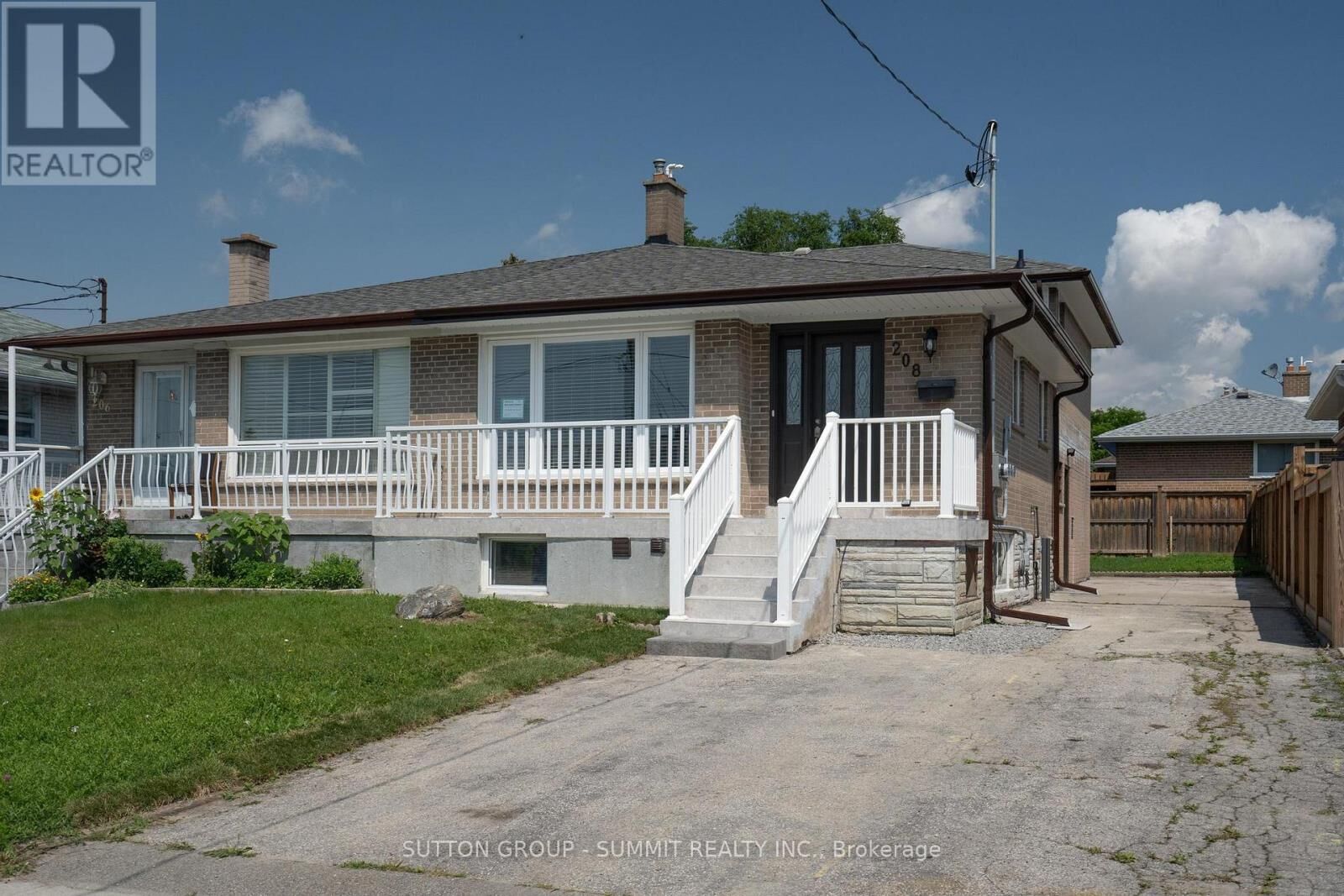 Property Photo:  208 Giltspur Drive Lower  ON M3L 1N5 