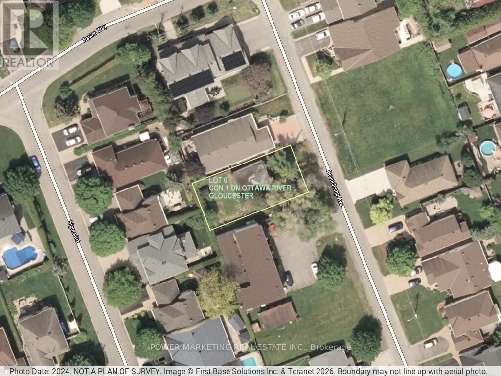 Property Photo:  924 Beauchamp Avenue  ON K1C 3A8 