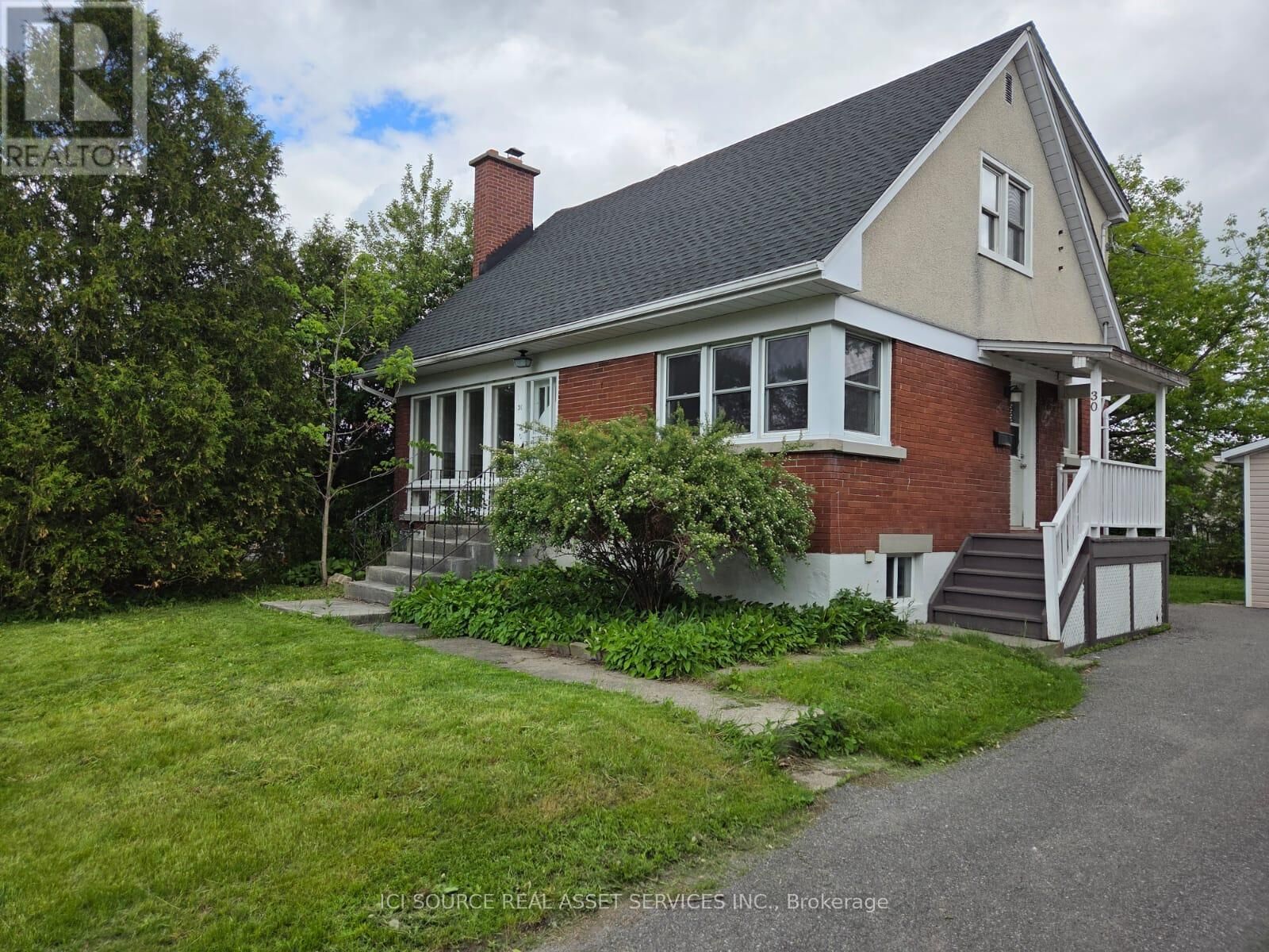 Property Photo:  30 Sunnycrest Drive  ON K2E 5Y2 