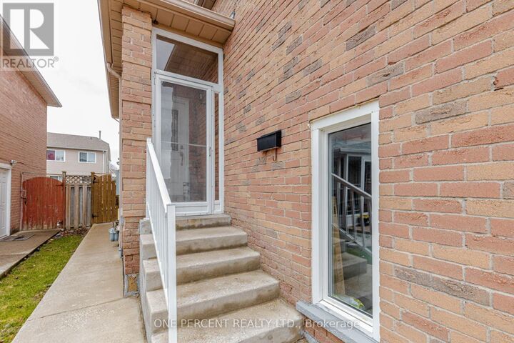 Property Photo:  52 Timberlane Drive  ON L6Y 4B6 
