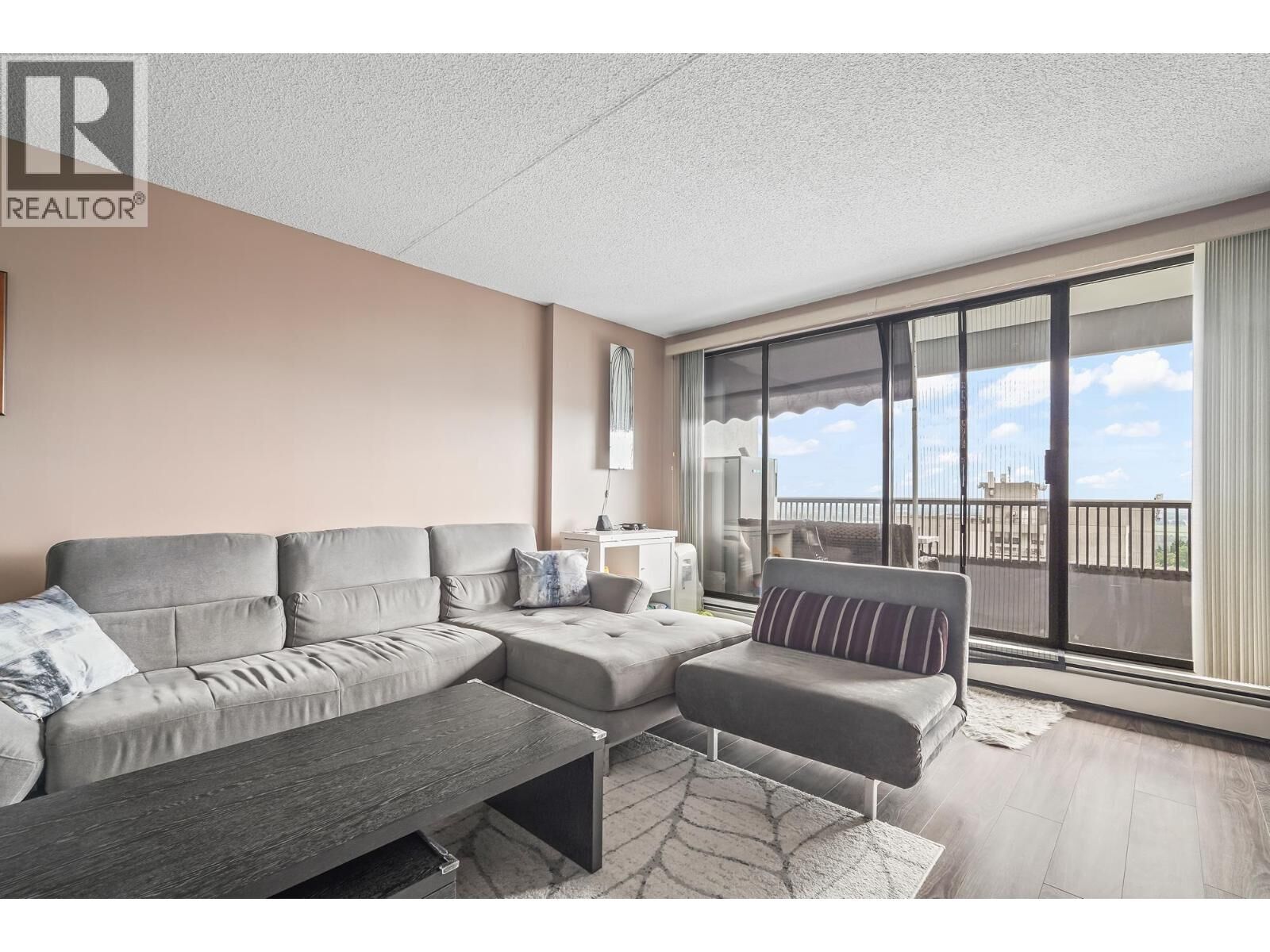 Property Photo:  6595 Willingdon Avenue 1607  BC V5H 4E5 