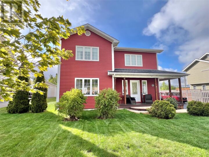 18 Harmsworth Drive — photo 1