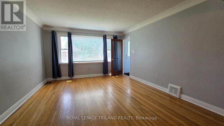 Property Photo:  224 Highbury Avenue North  ON N5Z 2W7 