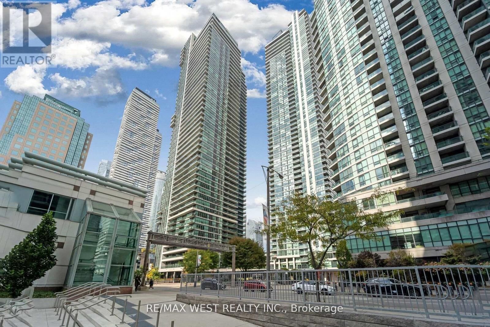Property Photo: 33 Bay Street 2305 ON M5J 2Z3