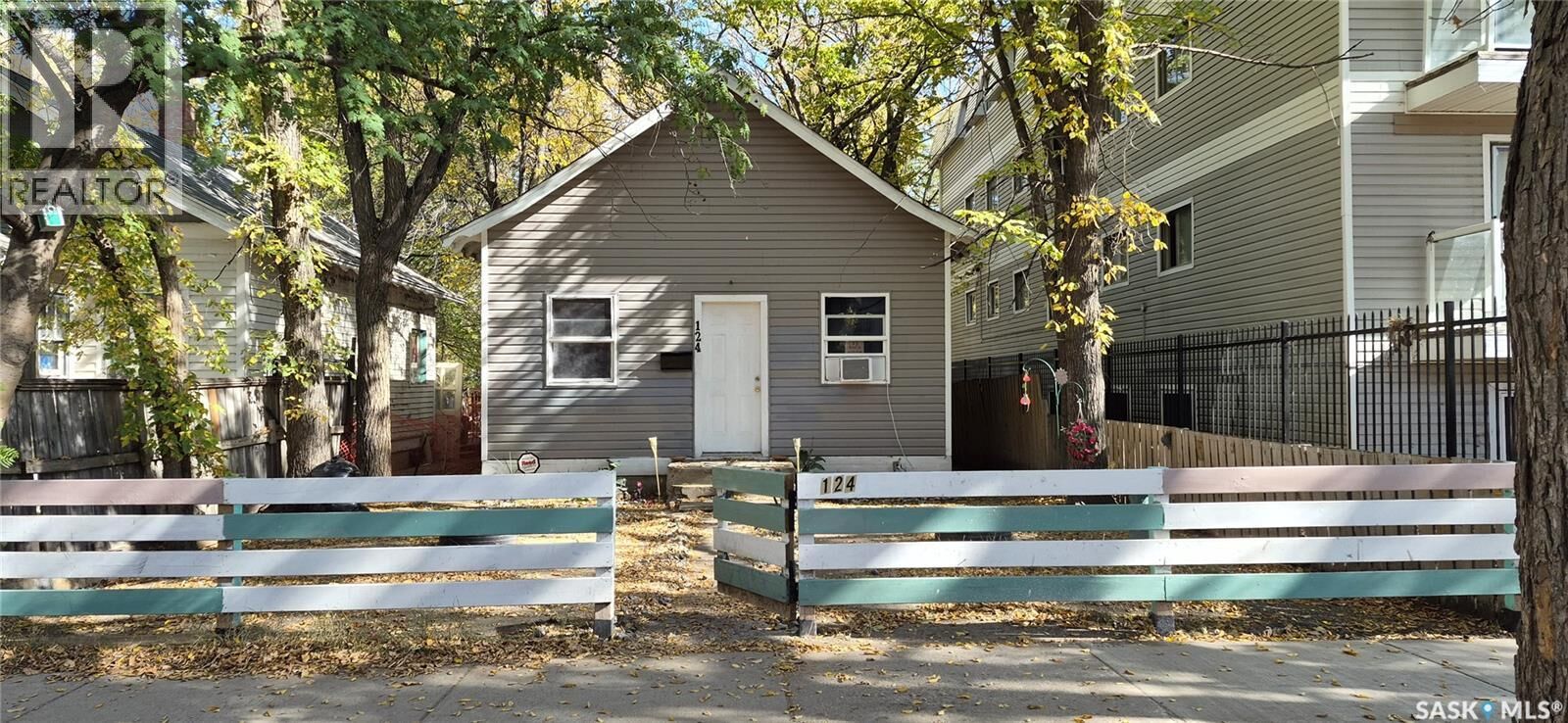 Property Photo: 124 O Avenue S SK S7M 2R5